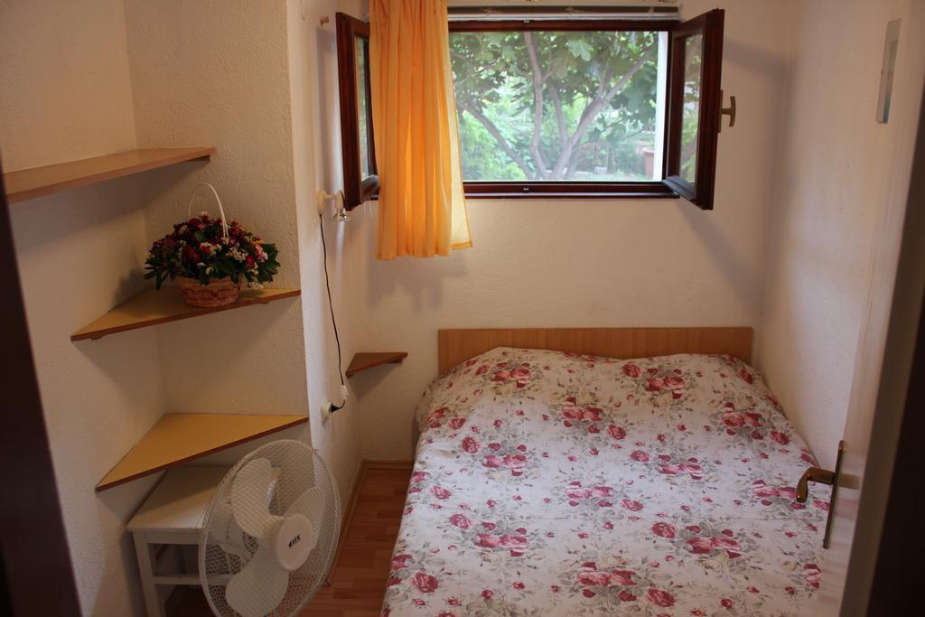 Apartments Toni Trogir Room photo