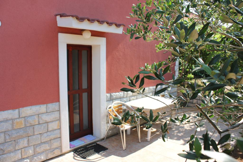Apartments Toni Trogir Room photo
